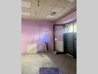 Immobile commerciale in Vendita a Scandicci, zona Vingone, 125'000€, 57 m²