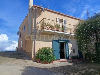 Casa Indipendente in Vendita a Caltagirone, 179'000&euro;, 122 m², con Box