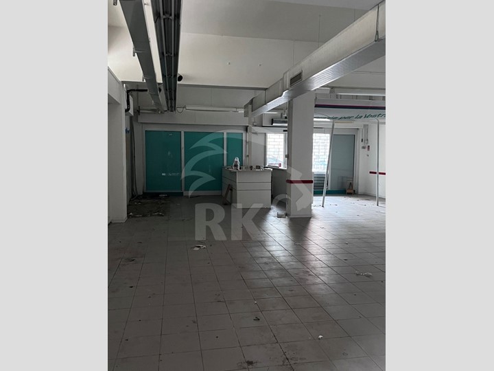 Immobile commerciale in Vendita a Ferrara, 395'000€, 356 m²