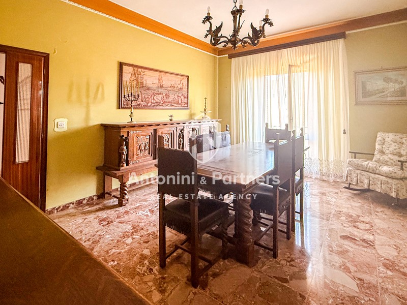 Casa Indipendente in Vendita a Todi, 165'000€, 260 m²