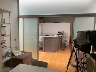 Ufficio in Affitto a Vicenza, 1'400€, 150 m²