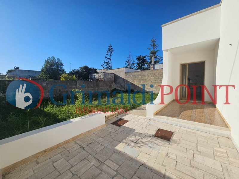 Casa Indipendente in Vendita a Melendugno, 130'000€, 106 m²