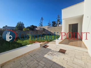 Casa Indipendente in Vendita a Melendugno, 130'000€, 106 m²