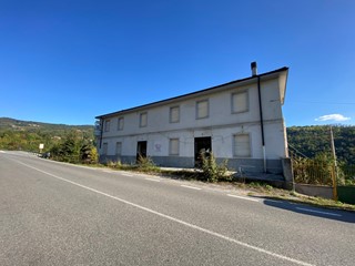 Casa Indipendente in Vendita a Gorzegno, 50'000€, 500 m²