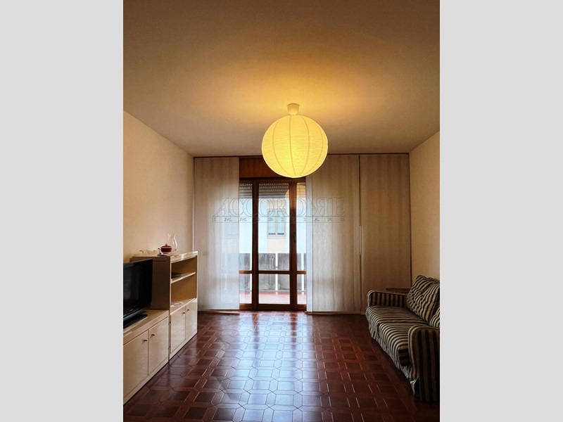 Appartamento in Affitto a Padova, 1'300€, 141 m², arredato, con Box