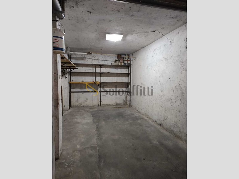 Box in Affitto a Latina, zona Tribunale, 180€, 21 m²