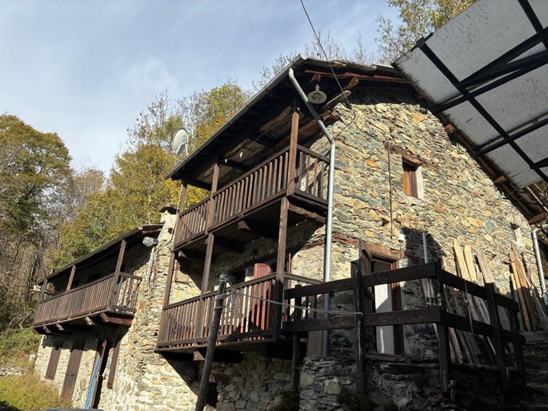 Casa Semi Indipendente in Vendita a Lemie, 39'900€, 170 m²