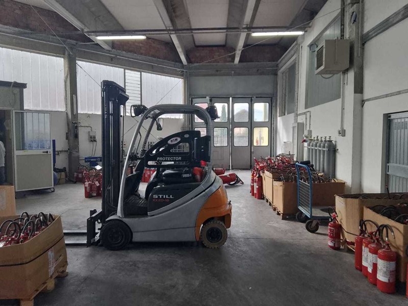 Capannone in Vendita a Lucca, zona Sud, 750'000€, 900 m²