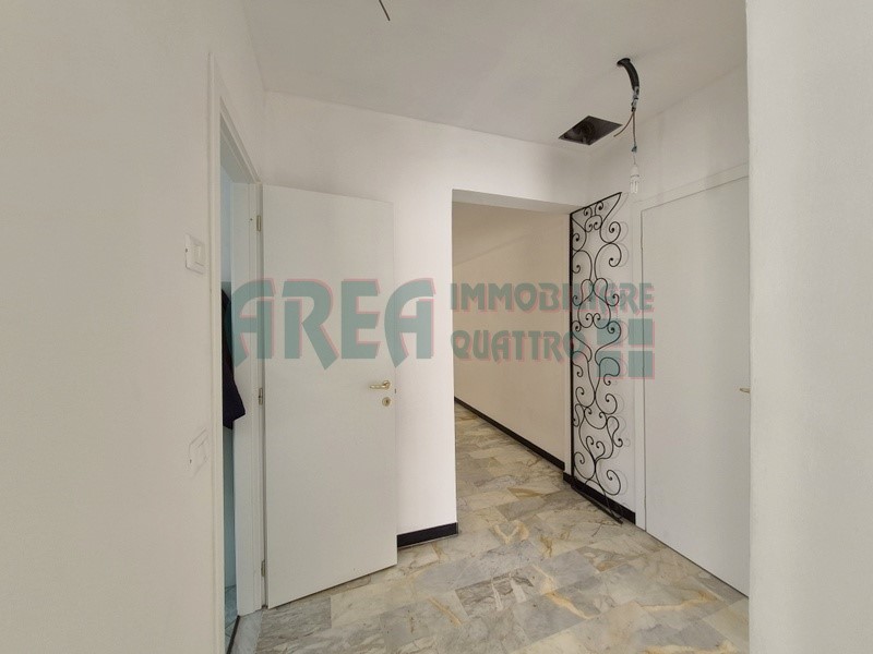 Appartamento in Vendita a Imperia, zona Porto Maurizio, 198'000€, 100 m²