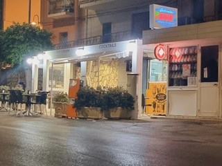 Attività commerciale in Vendita a Campofelice di Roccella, zona Via Avvocato Cipolla 15, 60 m², arredato