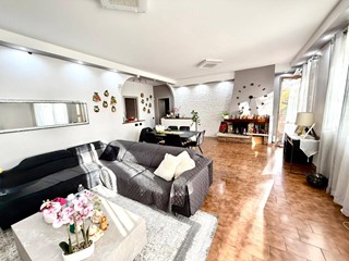 Appartamento in Vendita a Alessandria, 133'000€, 143 m²