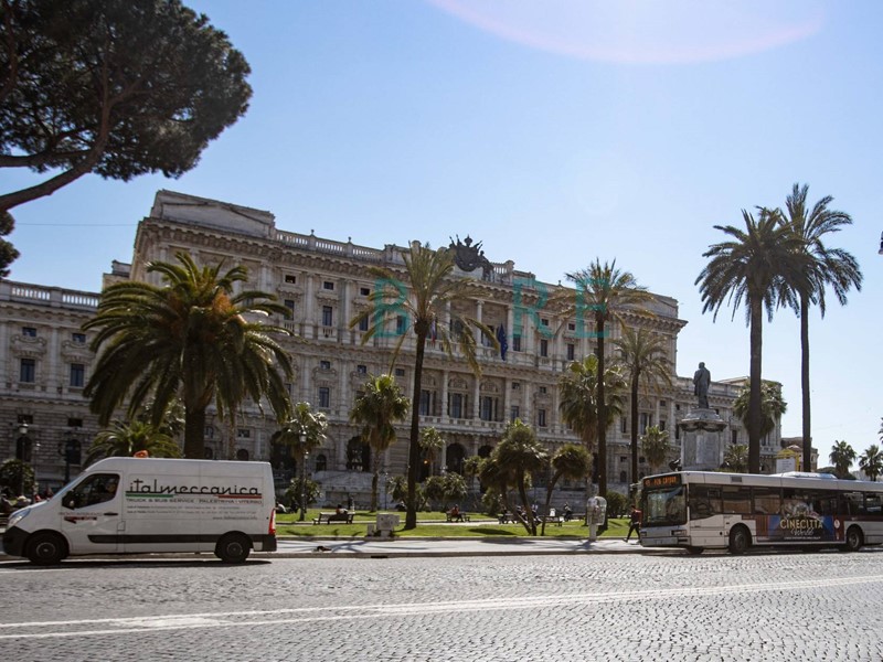 Bilocale in Affitto a Roma, 2'000€, 80 m²