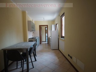Monolocale in Affitto a Verona, 750€, 72 m²