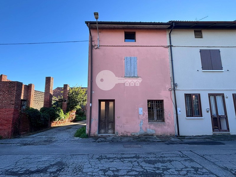 Casa Semi Indipendente in Vendita a Seniga, 45'000€, 150 m²