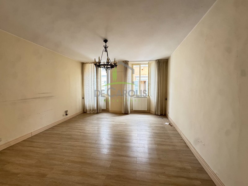 Bilocale in Vendita a Ascoli Piceno, 150'000€, 105 m²