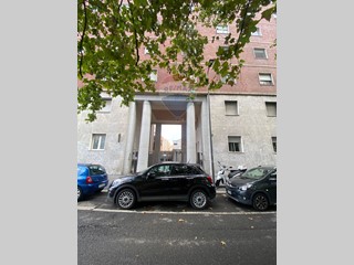 Bilocale in Vendita a Milano, 240'000€, 65 m²