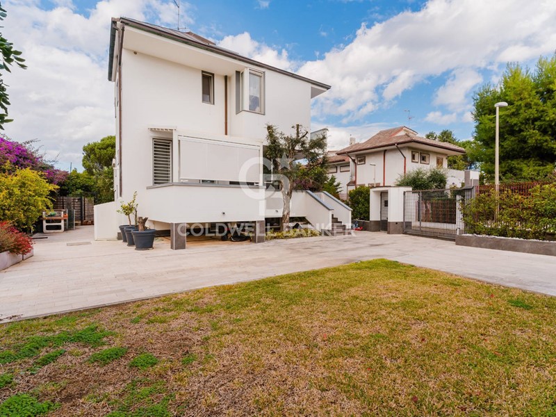 Villa in Vendita a Bari, 498'000€, 237 m²