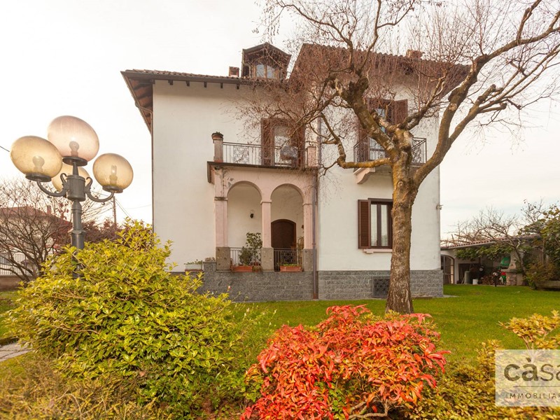 Villa in Vendita a Malnate, 395'000€, 300 m²