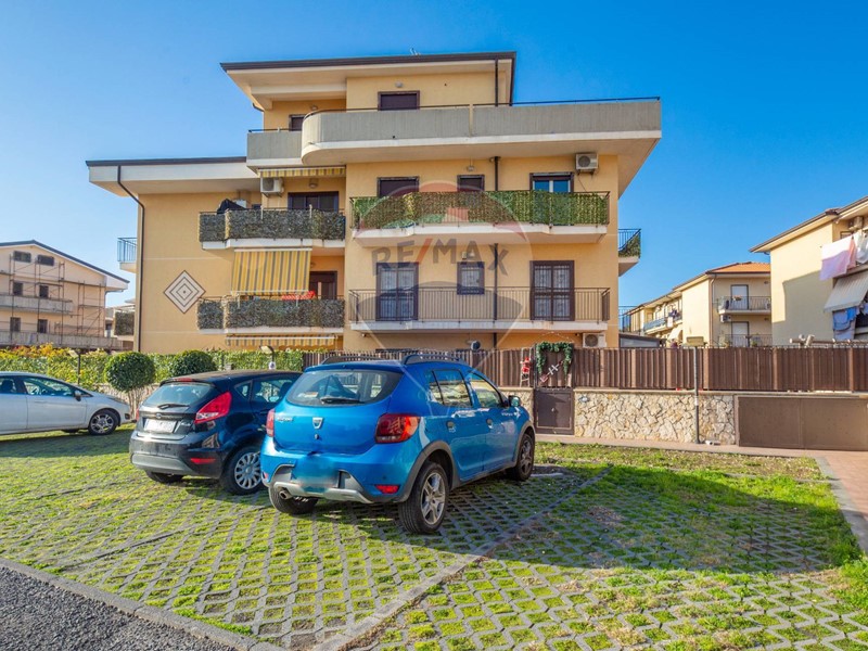 Trilocale in Vendita a Motta Sant'Anastasia, 118'000€, 90 m²