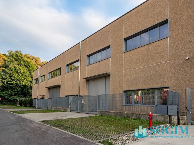 Capannone in Vendita a Albavilla, 1'250'000€, 1298 m²