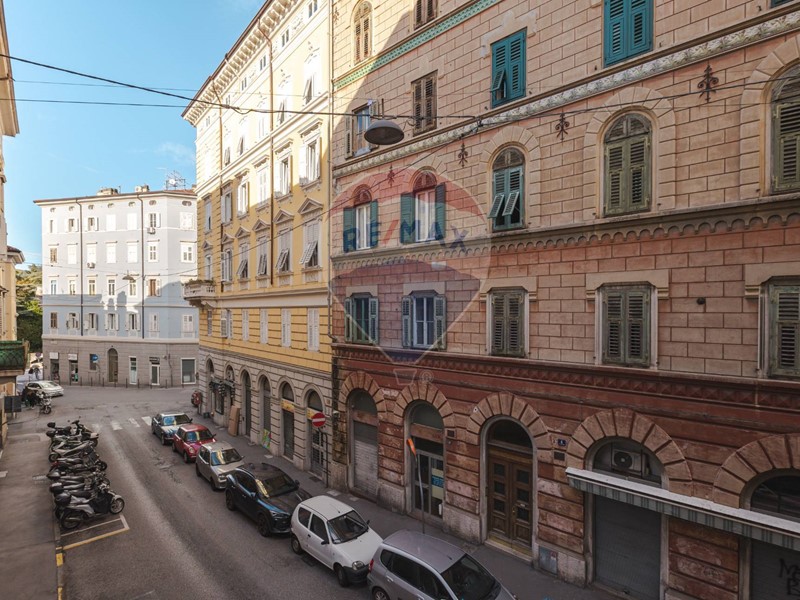 Quadrilocale in Vendita a Trieste, 177'000€, 103 m²