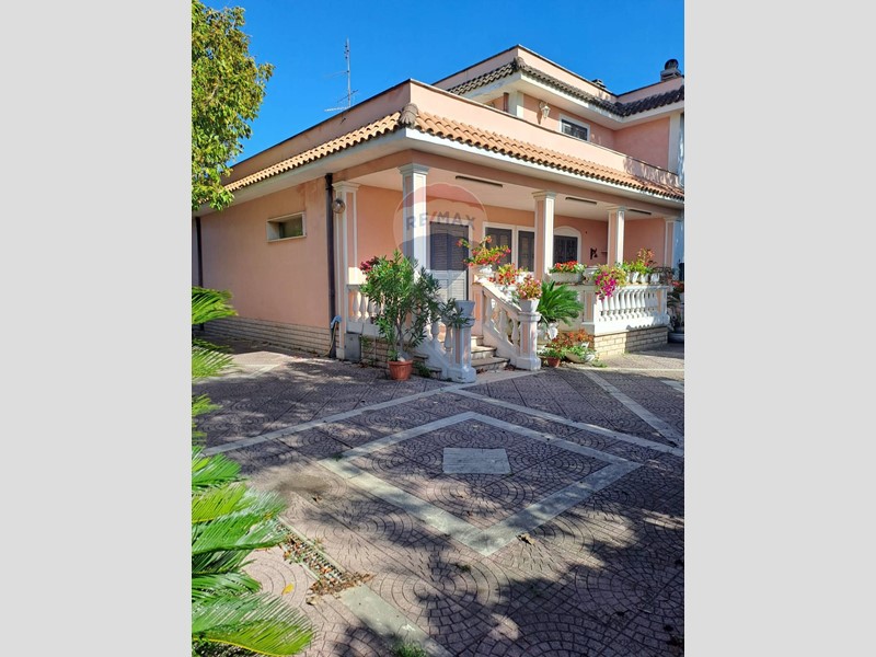 Villa in Vendita a Ardea, 349'000€, 160 m²