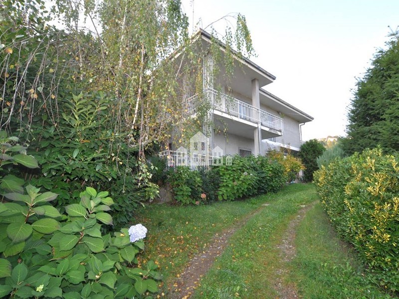 Casa Indipendente in Vendita a Cuorgnè, 219'000€, 140 m²
