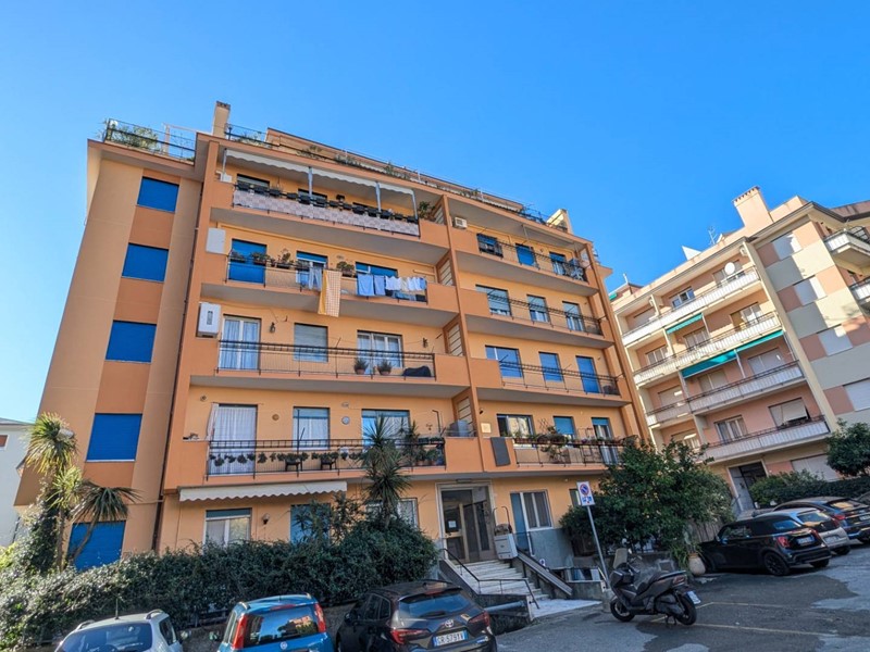 Magazzino in Vendita a Arenzano, 8'000€, 5 m²