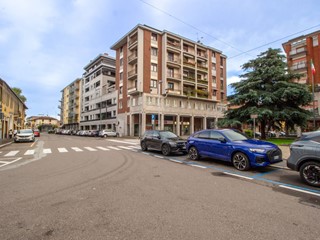 Ufficio in Affitto a Magenta, 1'000&euro;, 105 m²