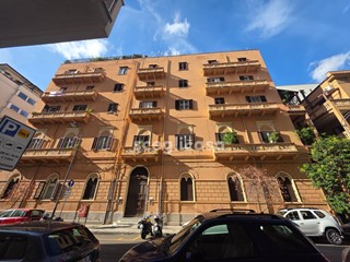 Appartamento in Affitto a Palermo, 1'150€, 135 m²