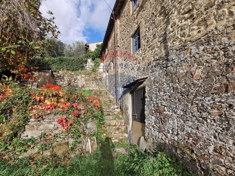 Rustico in Vendita a Lucca, 30'000€, 83 m²
