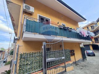 Quadrilocale in Vendita a Aci Catena, 90'000€, 95 m²
