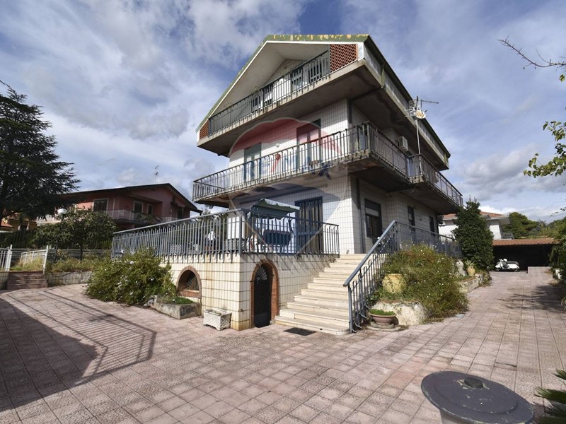 Casa Semi Indipendente in Vendita a Mascalucia, 75'000€, 110 m²