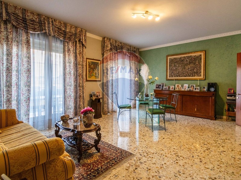 Appartamento in Vendita a Catania, 178'000&euro;, 140 m²