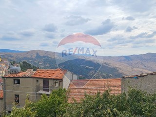 Casa Semi Indipendente in Vendita a Capizzi, 30'000€, 140 m²