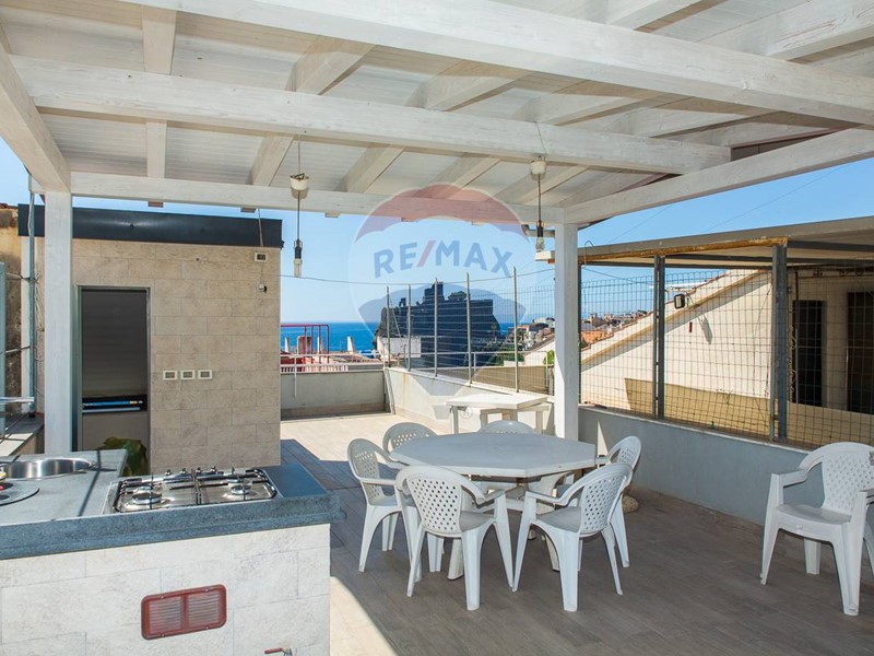 Quadrilocale in Vendita a Aci Castello, 210'000€, 96 m²