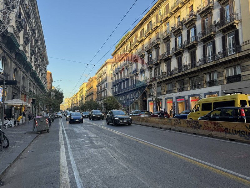 Attività commerciale in Vendita a Napoli, 430'000€, 25 m²