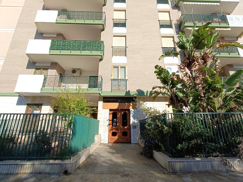 Appartamento in Affitto a Lecce, 1'050€, 206 m²