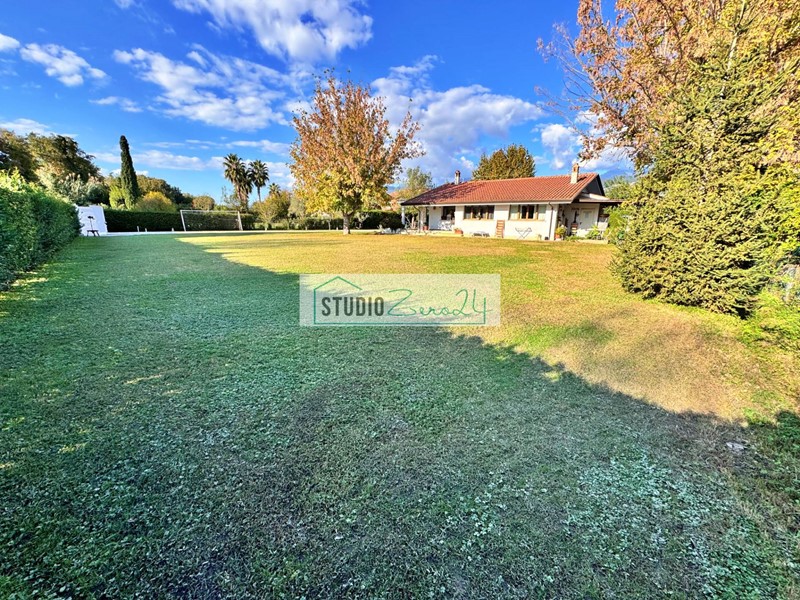 Villa in Vendita a Pietrasanta, 1'200'000€, 140 m²