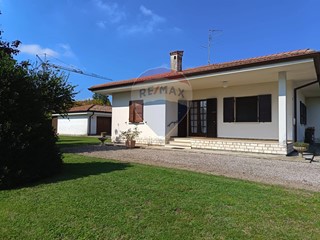 Casa Indipendente in Vendita a Roncoferraro, 350'000&euro;, 170 m²
