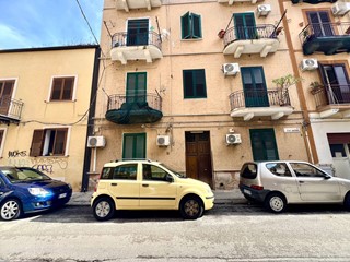 Quadrilocale in Vendita a Palermo, 75'000€, 87 m²