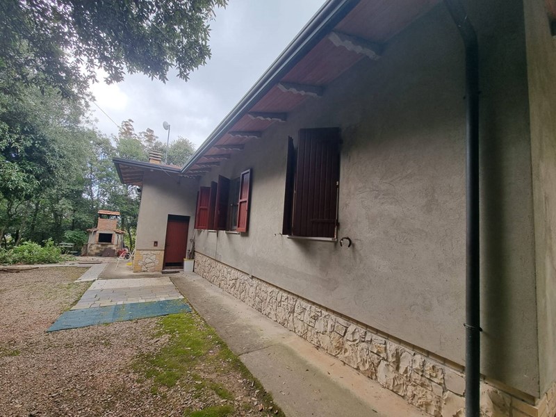 Casa Indipendente in Vendita a Bettona, 194'000€, 137 m²