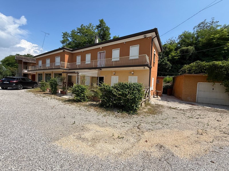 Casa Indipendente in Vendita a Susegana, 240'000€, 450 m²