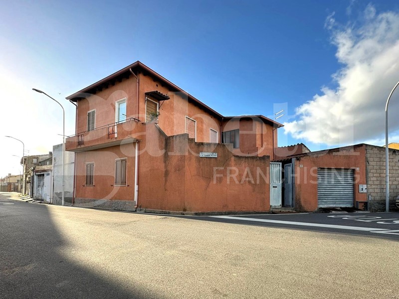 Casa Indipendente in Vendita a Villasor, 135'000€, 200 m²