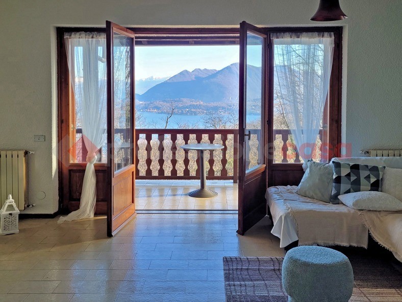 Villa bifamiliare in Vendita a Stresa, 280'000€, 196 m²