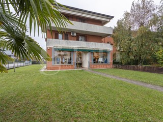 Negozio in Vendita a San Vito al Tagliamento, 100'000€, 120 m²