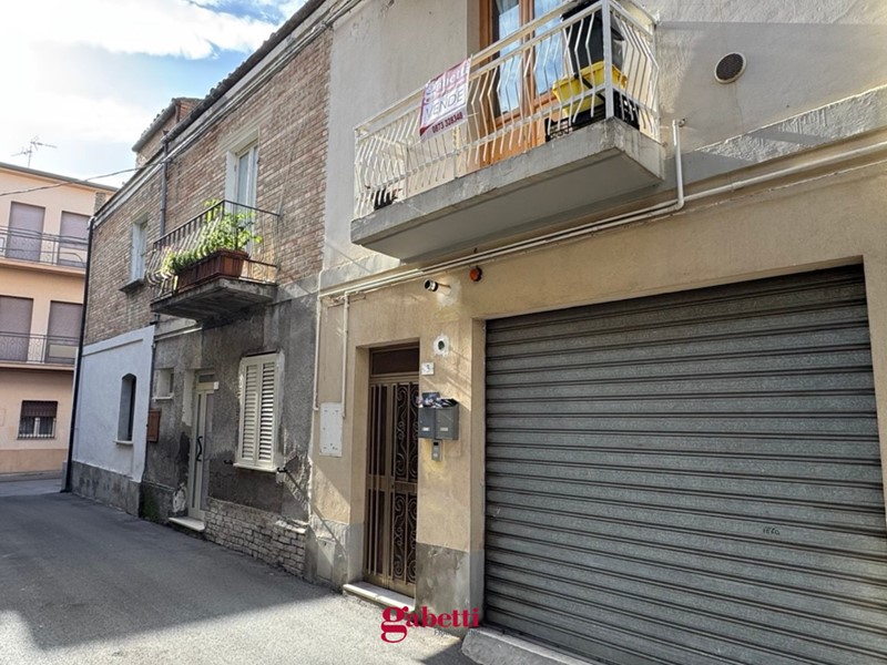 Casa Indipendente in Vendita a San Salvo, 90'000&euro;, 160 m²