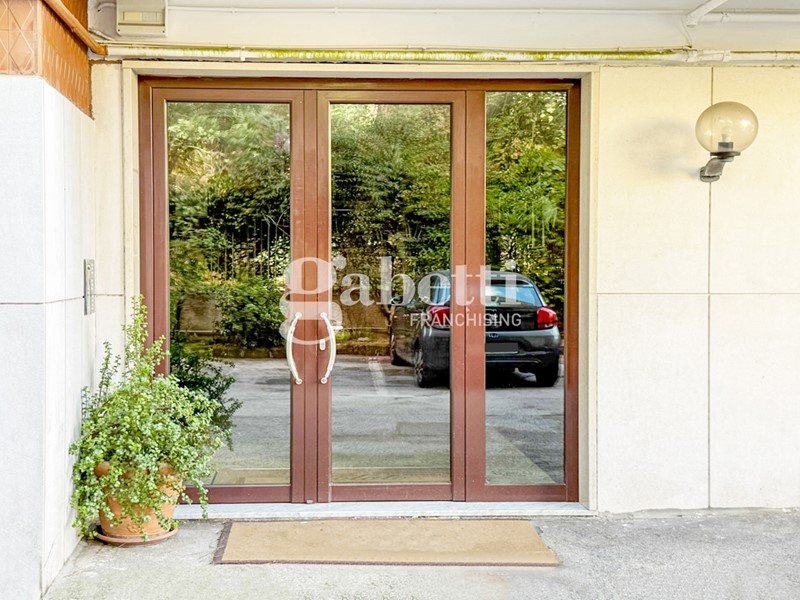 Appartamento in Affitto a Napoli, 1'600€, 135 m²