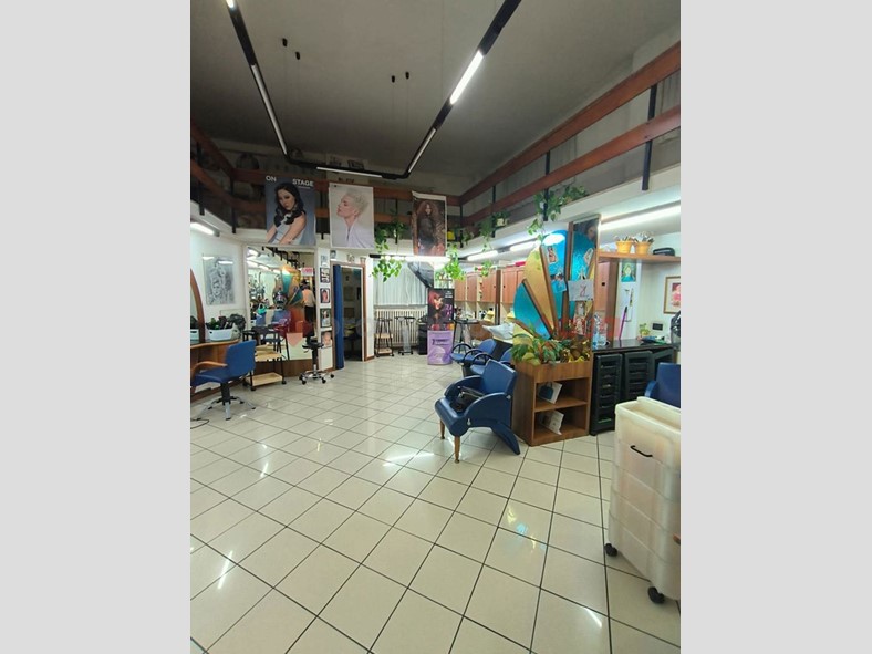 Negozio in Vendita a Arezzo, 60'000€, 105 m²