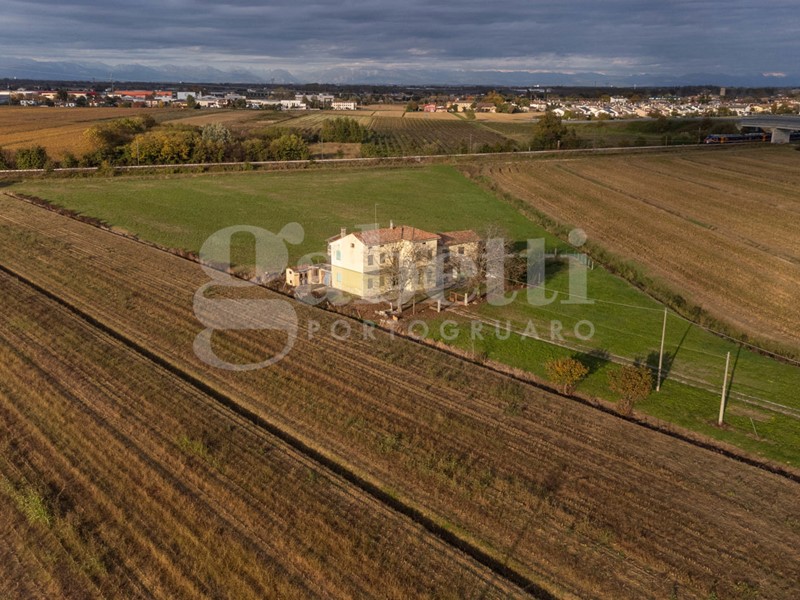 Casa Indipendente in Vendita a Portogruaro, 70'000€, 220 m²